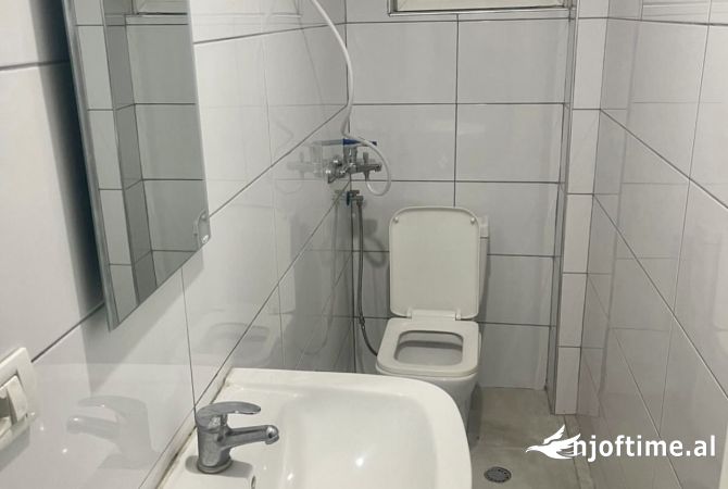 Shtepi me qera Apartament ne Tirane, 2+1, Mobilimi E mobiluar, Pagesa 40,000  Leke.
