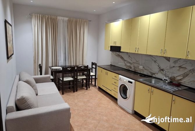 Shtepi me qera 1+1 ne Tirane - 40,000 Leke