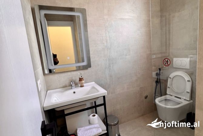 Shtepi me qera Apartament ne Tirane, Garsoniere, Mobilimi E mobiluar, Pagesa 35,000  Leke.