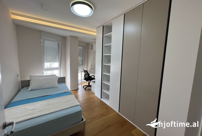 Shtepi ne shitje Apartament ne Tirane, 3+1, Mobilimi E mobiluar, Pagesa 340,000  Euro.