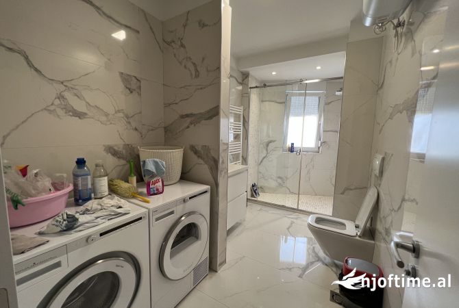 Shtepi ne shitje Apartament ne Tirane, 3+1, Mobilimi E mobiluar, Pagesa 340,000  Euro.
