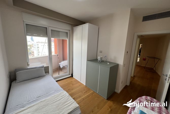 Shtepi ne shitje Apartament ne Tirane, 3+1, Mobilimi E mobiluar, Pagesa 340,000  Euro.