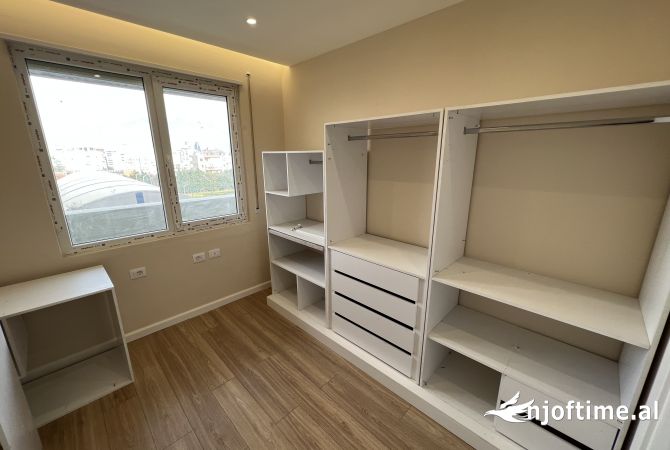Shtepi ne shitje Apartament ne Tirane, 2+1, Mobilimi Bosh, pa mobiluar, Pagesa 165,000  Euro.