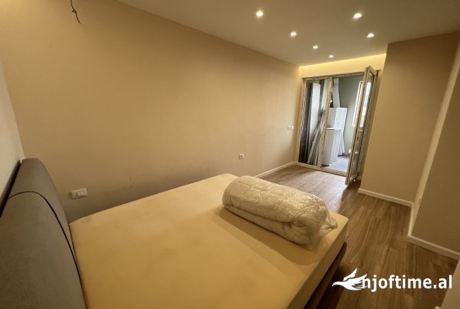 Shtepi ne shitje Apartament ne Tirane, 2+1, Mobilimi Bosh, pa mobiluar, Pagesa 165,000  Euro.