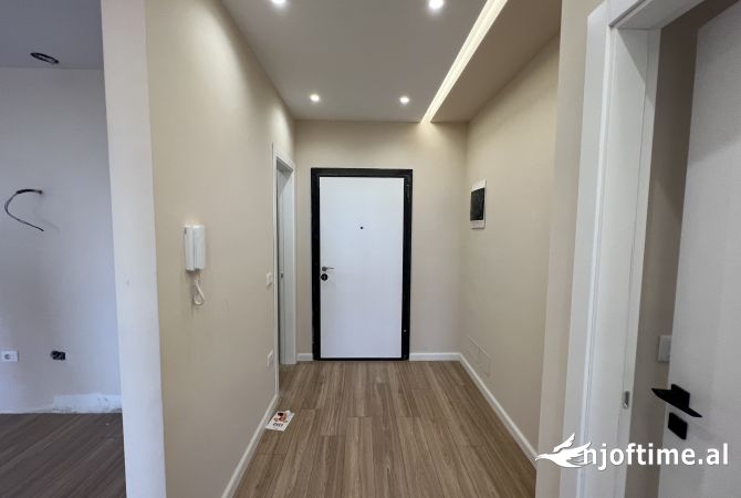 Shtepi ne shitje Apartament ne Tirane, 2+1, Mobilimi Bosh, pa mobiluar, Pagesa 165,000  Euro.