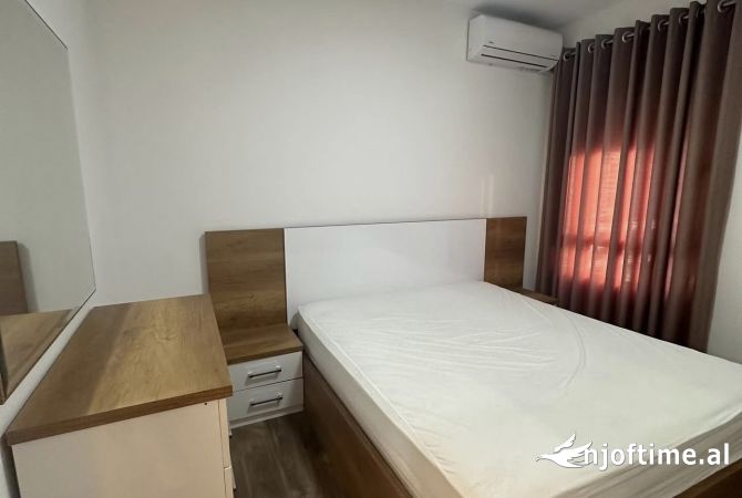 Shtepi me qera Apartament ne Tirane, 2+1, Mobilimi E mobiluar, Pagesa 650  Euro.