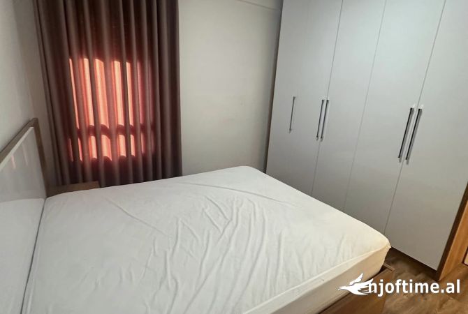 Shtepi me qera Apartament ne Tirane, 2+1, Mobilimi E mobiluar, Pagesa 650  Euro.