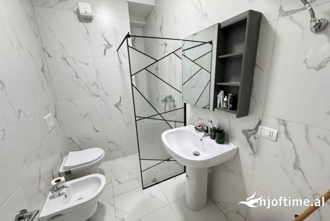 Shtepi me qera Apartament ne Tirane, 1+1, Mobilimi E mobiluar, Pagesa 450  Euro.