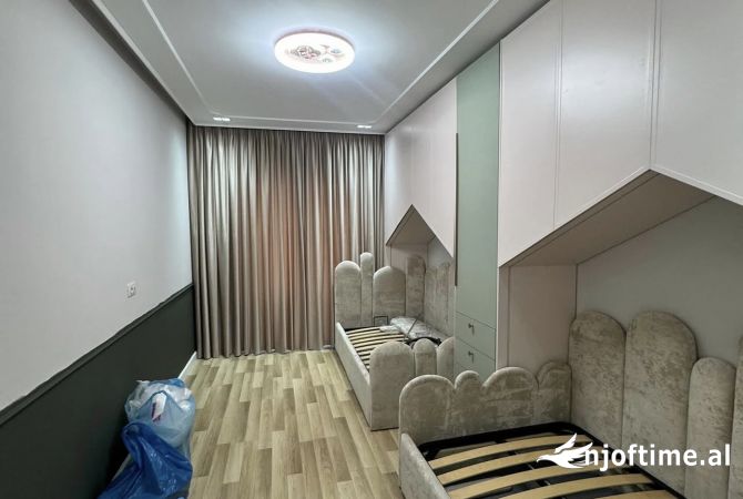 Shtepi ne shitje Apartament ne Tirane, 2+1, Mobilimi E mobiluar, Pagesa 230,000  Euro.