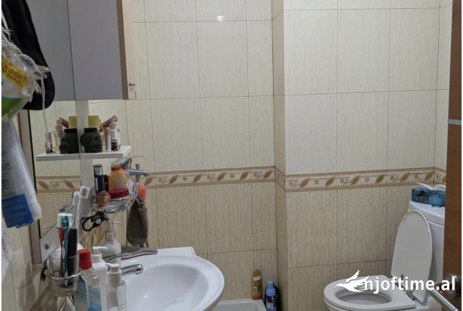 Shtepi me qera Apartament ne Tirane, 1+1, Mobilimi E mobiluar, Pagesa 50,000  Leke.