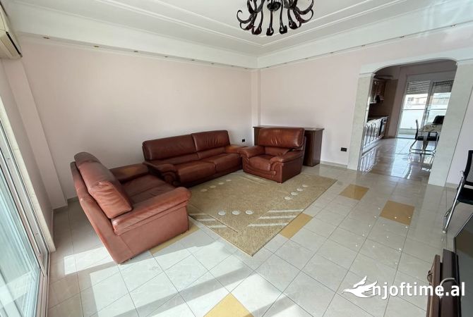 Shtepi me qera 2+1 ne Tirane - 1,300 Euro