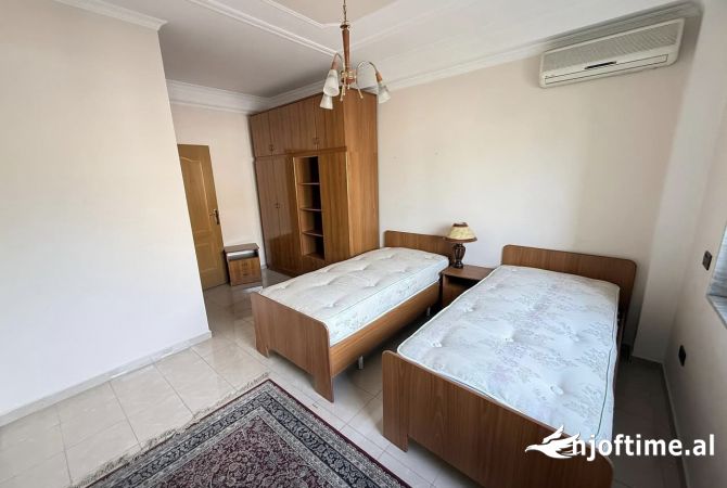 Shtepi me qera Apartament ne Tirane, 2+1, Mobilimi E mobiluar, Pagesa 1,300  Euro.