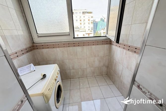 Shtepi me qera Apartament ne Tirane, 2+1, Mobilimi E mobiluar, Pagesa 1,300  Euro.