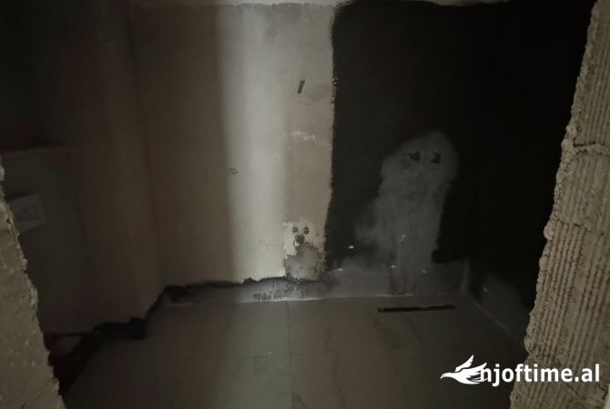 Shtepi ne shitje Apartament ne Tirane, 1+1, Mobilimi Bosh, pa mobiluar, Pagesa 138,500  Euro.