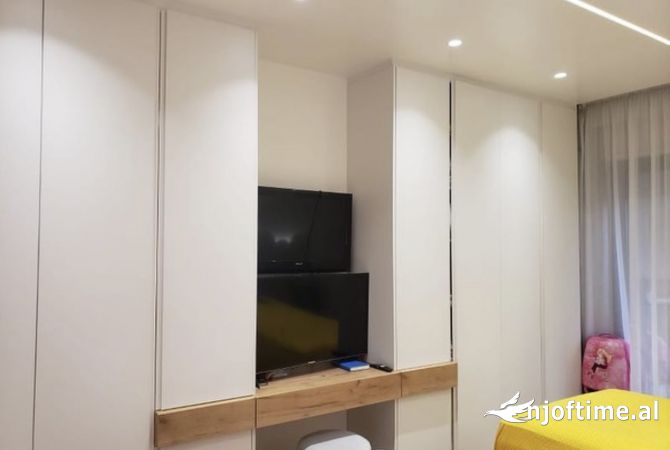 Shtepi ne shitje Apartament ne Tirane, 2+1, Mobilimi E mobiluar, Pagesa 265,000  Euro.