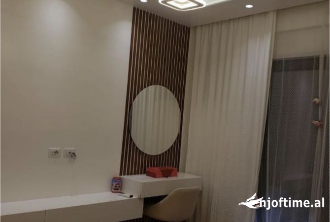 Shtepi ne shitje Apartament ne Tirane, 2+1, Mobilimi E mobiluar, Pagesa 265,000  Euro.