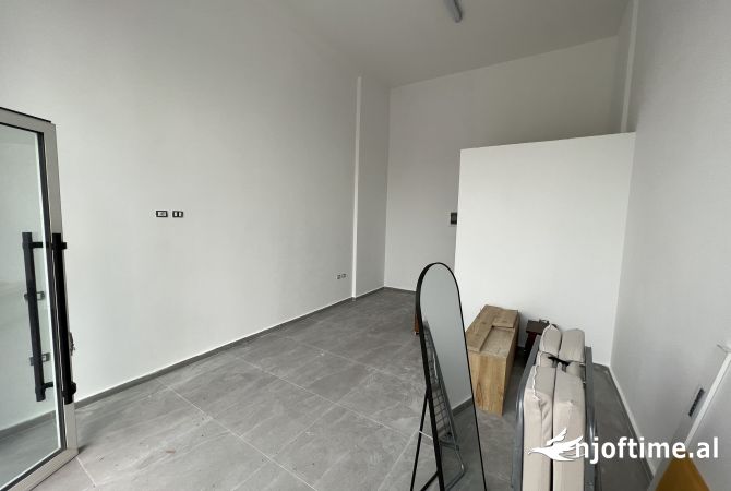 Ambient biznesi me qera 1+1 ne Tirane - 50,000 Leke