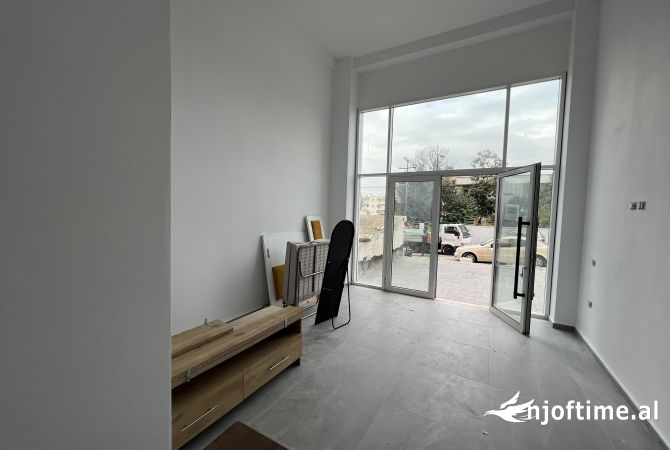 Ambient biznesi me qera 1+1 ne Tirane - 50,000 Leke