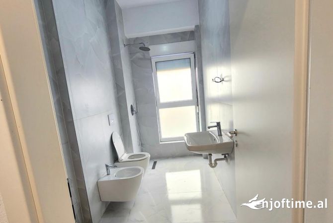 Shtepi me qera Apartament ne Tirane, 1+1, Mobilimi E mobiluar, Pagesa 40,000  Leke.