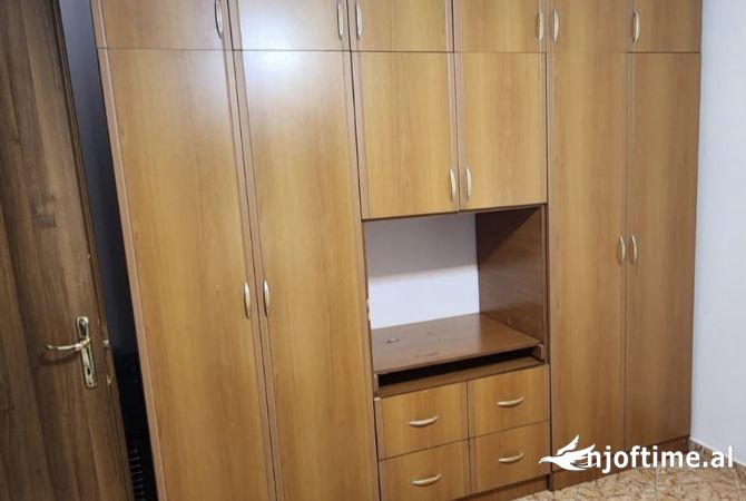 Shtepi me qera Apartament ne Tirane, 2+1, Mobilimi E mobiluar, Pagesa 50,000  Leke.