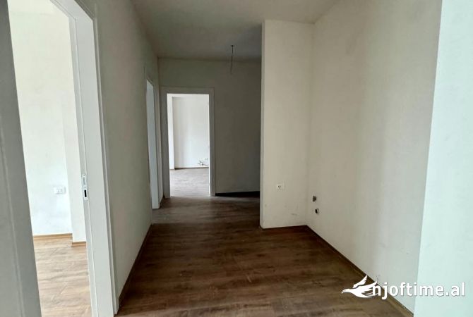 Shtepi me qera Apartament ne Tirane, 2+1, Mobilimi Pjeserisht e mobiluar, Pagesa 600  Euro.