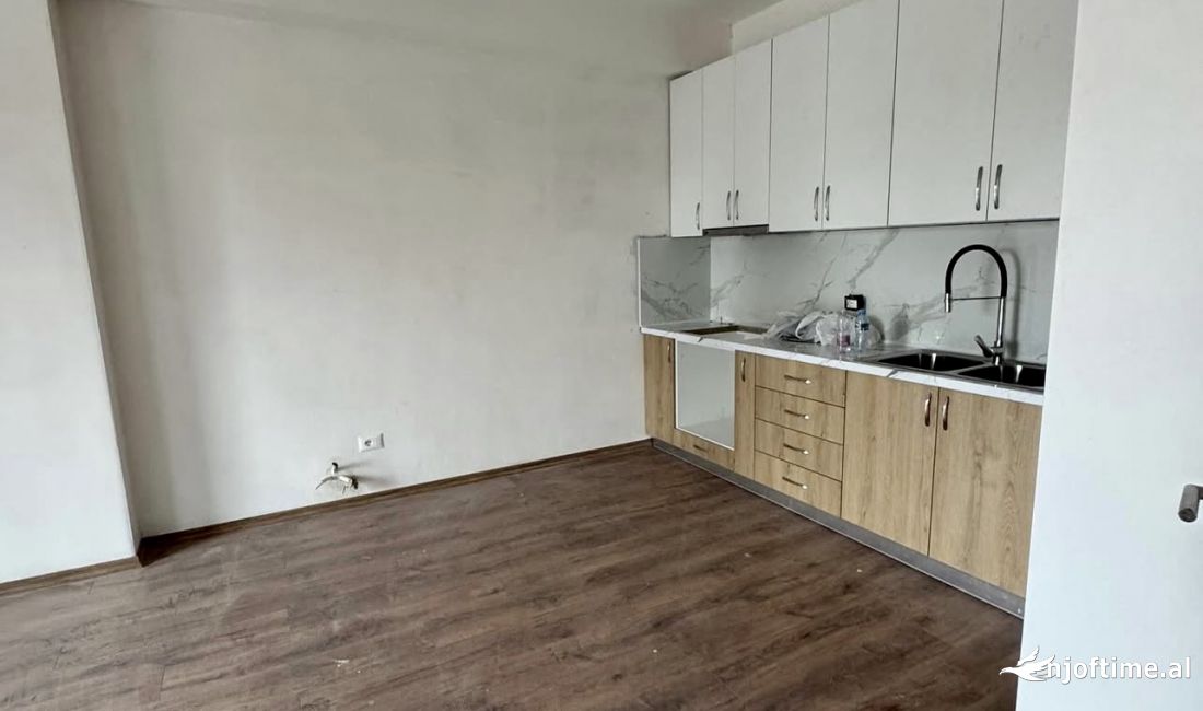 Shtepi me qera Apartament ne Tirane, 2+1, Mobilimi Pjeserisht e mobiluar, Pagesa 600  Euro.