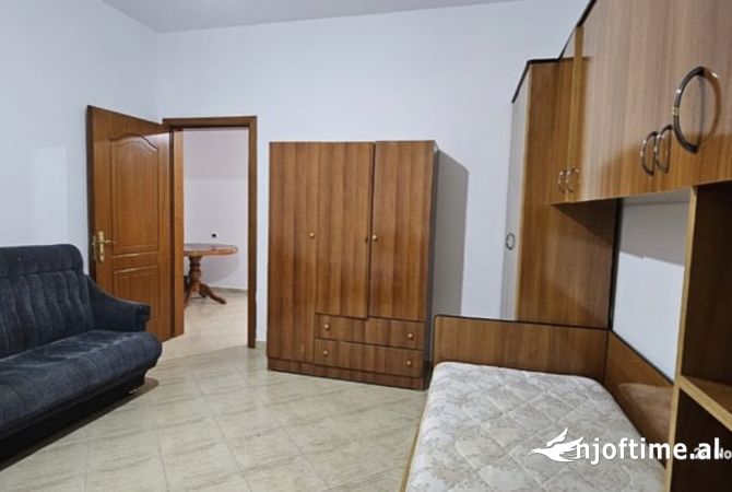 Shtepi me qera Apartament ne Tirane, 2+1, Mobilimi E mobiluar, Pagesa 50,000  Leke.