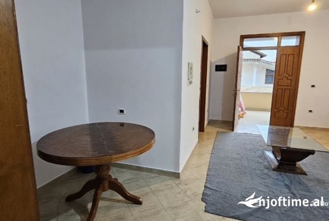 Shtepi me qera Apartament ne Tirane, 2+1, Mobilimi E mobiluar, Pagesa 50,000  Leke.