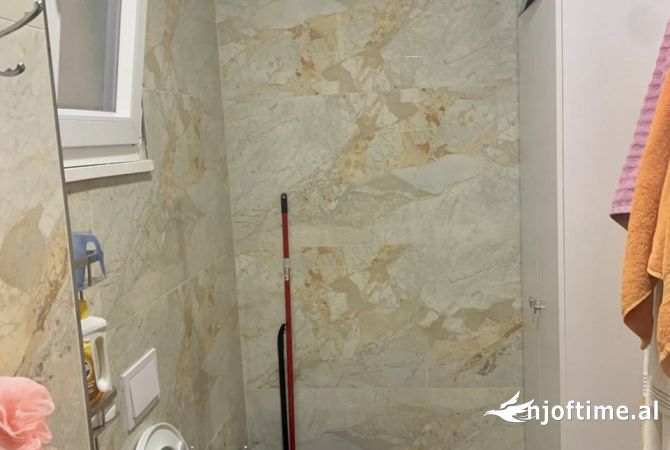 Shtepi ne shitje Apartament ne Tirane, 1+1, Mobilimi E mobiluar, Pagesa 150,000  Euro.