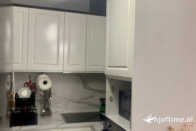 Shtepi ne shitje Apartament ne Tirane, 1+1, Mobilimi E mobiluar, Pagesa 150,000  Euro.