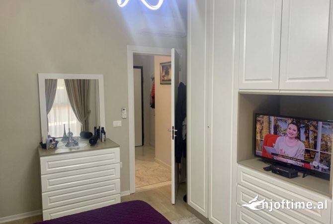 Shtepi ne shitje Apartament ne Tirane, 1+1, Mobilimi E mobiluar, Pagesa 150,000  Euro.