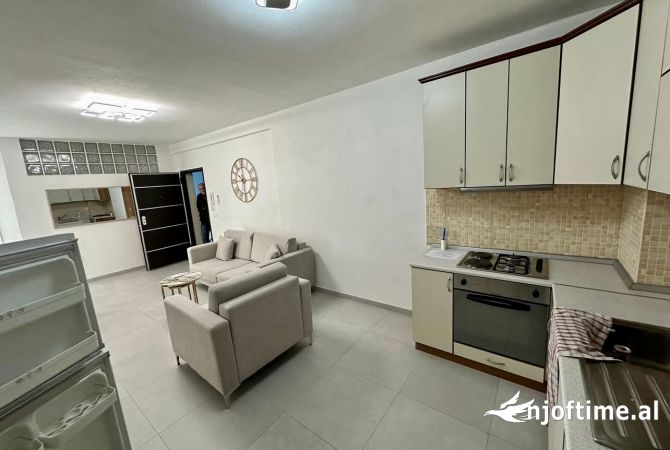 Shtepi me qera Apartament ne Tirane, 2+1, Mobilimi Pjeserisht e mobiluar, Pagesa 600  Euro.