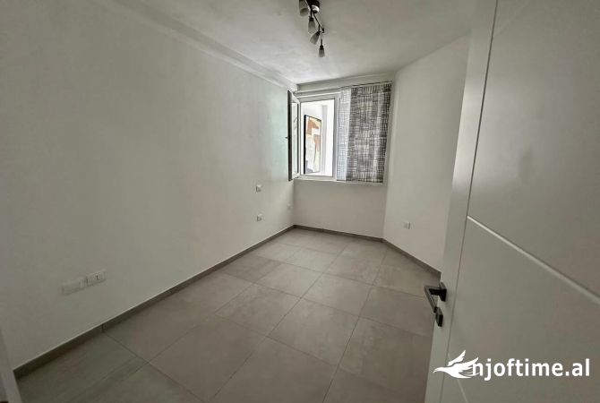 Shtepi me qera Apartament ne Tirane, 2+1, Mobilimi Pjeserisht e mobiluar, Pagesa 600  Euro.