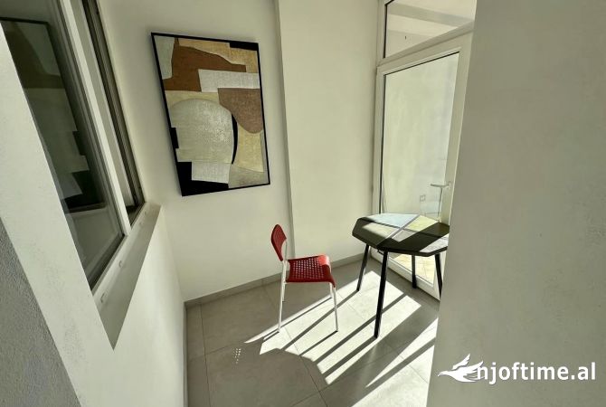 Shtepi me qera Apartament ne Tirane, 2+1, Mobilimi Pjeserisht e mobiluar, Pagesa 600  Euro.