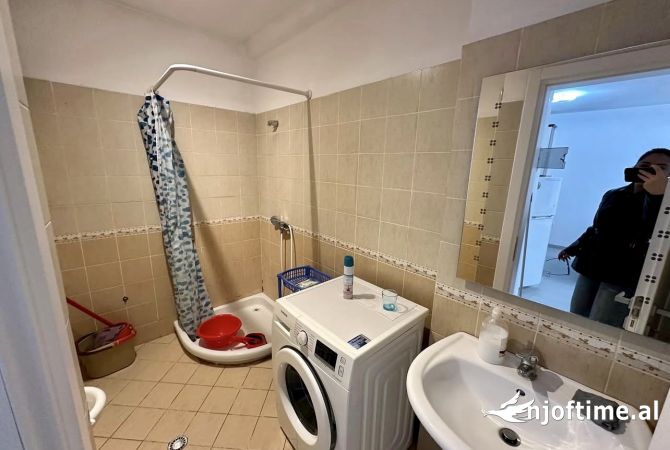 Shtepi me qera Apartament ne Tirane, 2+1, Mobilimi Pjeserisht e mobiluar, Pagesa 600  Euro.