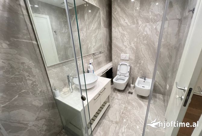 Shtepi me qera Apartament ne Tirane, 2+1, Mobilimi E mobiluar, Pagesa 1,250  Euro.