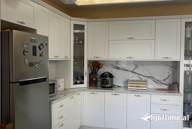 Shtepi ne shitje Apartament ne Tirane, 1+1, Mobilimi E mobiluar, Pagesa 155,000  Euro.