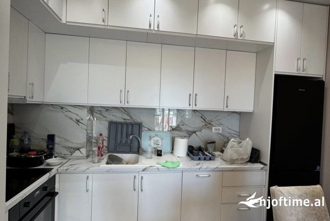 Shtepi me qera Apartament ne Tirane, 2+1, Mobilimi E mobiluar, Pagesa 550  Euro.