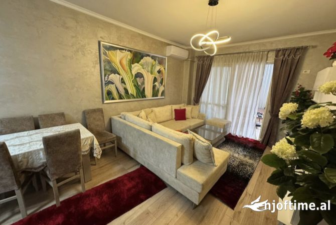 Shtepi me qera Apartament ne Tirane, 2+1, Mobilimi E mobiluar, Pagesa 800  Euro.