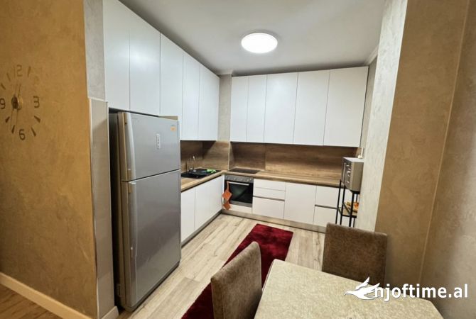 Shtepi me qera Apartament ne Tirane, 2+1, Mobilimi E mobiluar, Pagesa 800  Euro.