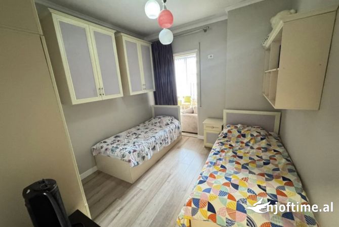 Shtepi me qera Apartament ne Tirane, 2+1, Mobilimi E mobiluar, Pagesa 800  Euro.