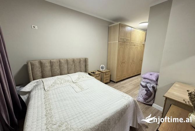 Shtepi me qera Apartament ne Tirane, 2+1, Mobilimi E mobiluar, Pagesa 800  Euro.