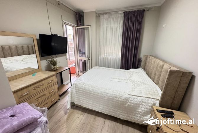 Shtepi me qera Apartament ne Tirane, 2+1, Mobilimi E mobiluar, Pagesa 800  Euro.
