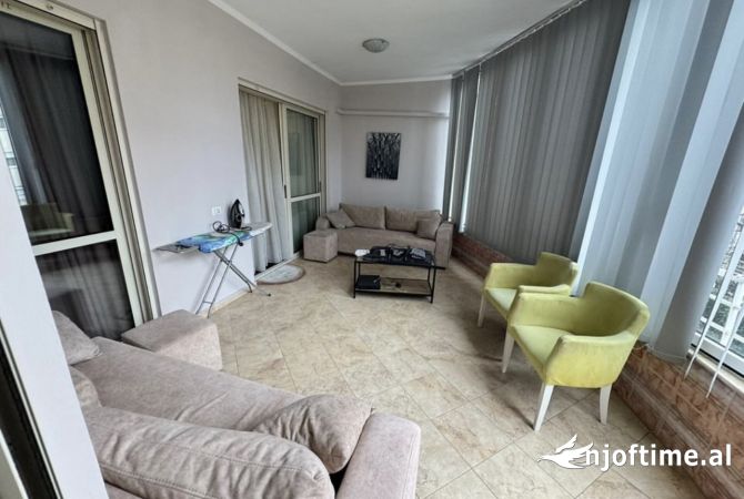 Shtepi me qera Apartament ne Tirane, 2+1, Mobilimi E mobiluar, Pagesa 800  Euro.