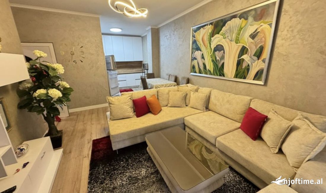 Shtepi me qera Apartament ne Tirane, 2+1, Mobilimi E mobiluar, Pagesa 800  Euro.