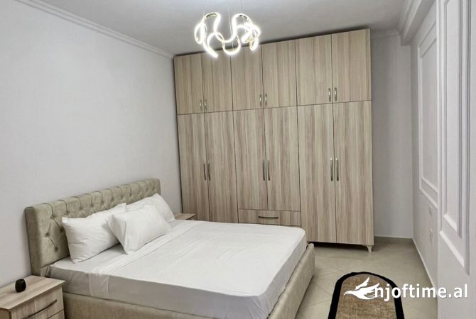 Shtepi ne shitje Apartament ne Tirane, 2+1, Mobilimi E mobiluar, Pagesa 143,000  Euro.