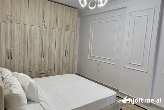 Shtepi ne shitje Apartament ne Tirane, 2+1, Mobilimi E mobiluar, Pagesa 143,000  Euro.