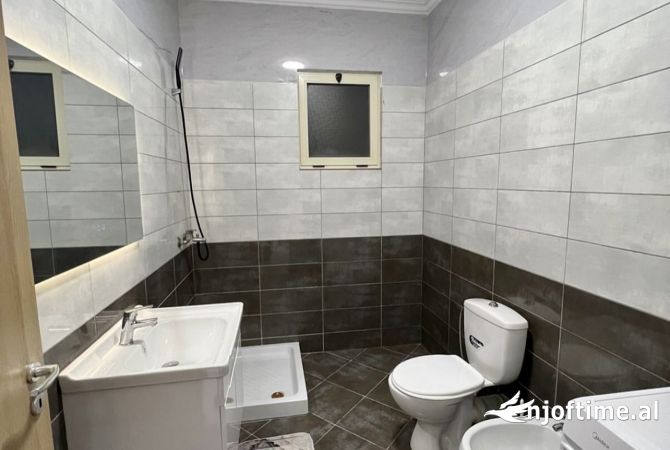 Shtepi ne shitje Apartament ne Tirane, 2+1, Mobilimi E mobiluar, Pagesa 143,000  Euro.
