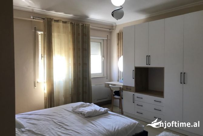 Shtepi me qera Apartament ne Tirane, 2+1, Mobilimi E mobiluar, Pagesa 750  Euro.