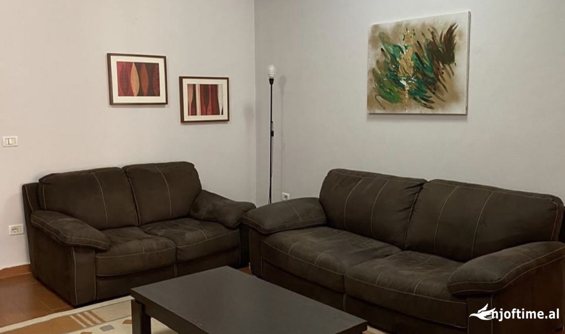 Shtepi me qera Apartament ne Tirane, 2+1, Mobilimi E mobiluar, Pagesa 600  Euro.